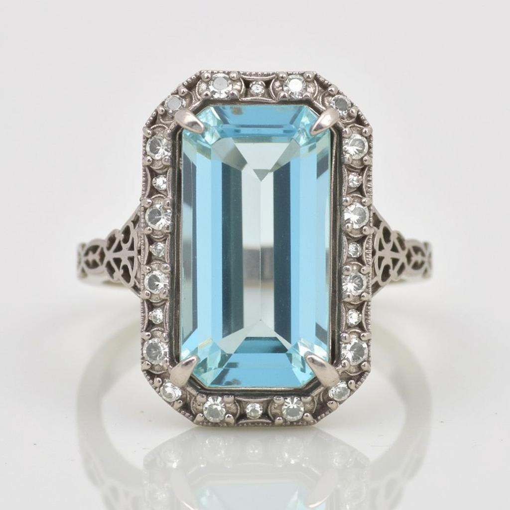 Vintage Art Deco Aquamarine Ring in Platinum Setting